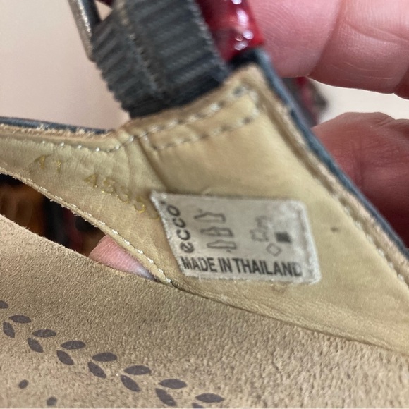 ECCO Sz 41 Croc Pattern Slip On Thong Strappy Casual Dressy Sandals - Picture 9 of 9